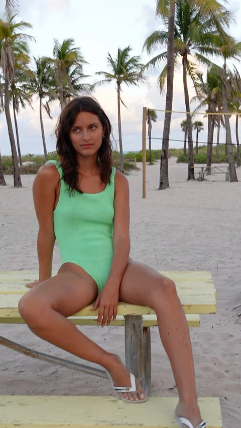 Maillot de bain une pièce froissé