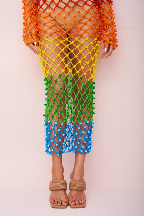 Vestido arcoíris con cuentas de crochet