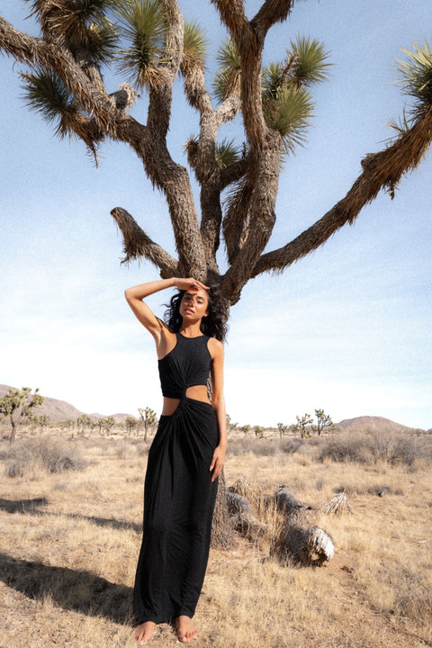 Robe torsadée à découpes