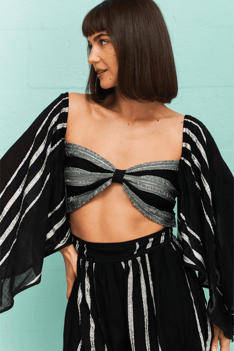 Vestido con abertura en la manga de mariposa