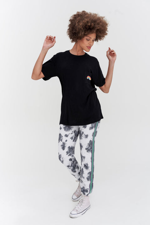 T-shirt arc-en-ciel brodé