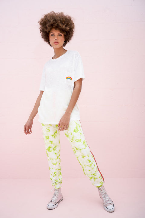 T-shirt arc-en-ciel brodé