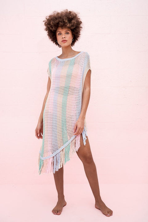 Poncho con borlas de crochet arcoíris