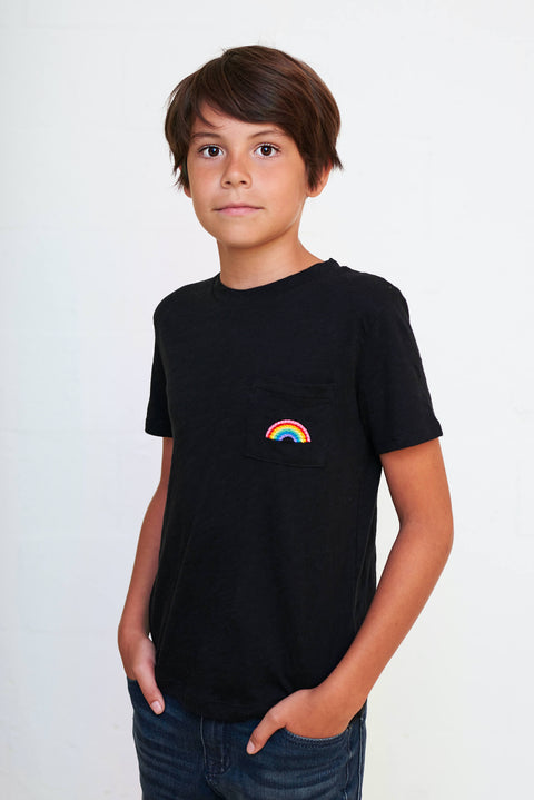 Camiseta con bordado de arcoíris para niños