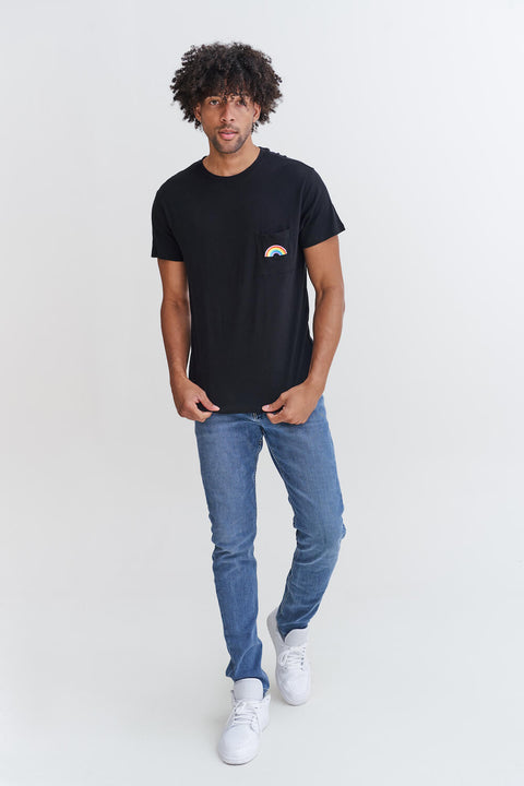 T-shirt arc-en-ciel brodé