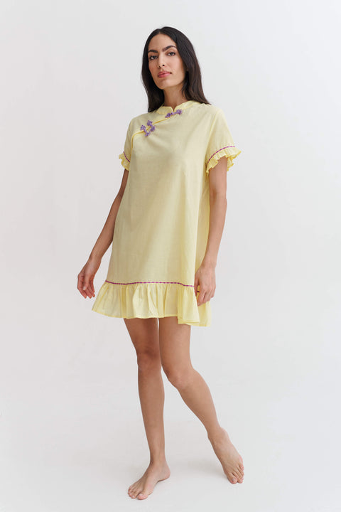 Vestido con cierre de rana