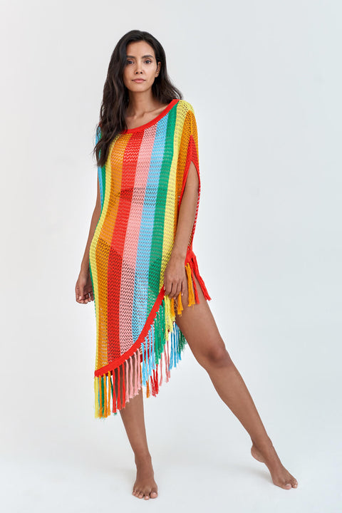 Poncho con borlas de crochet arcoíris